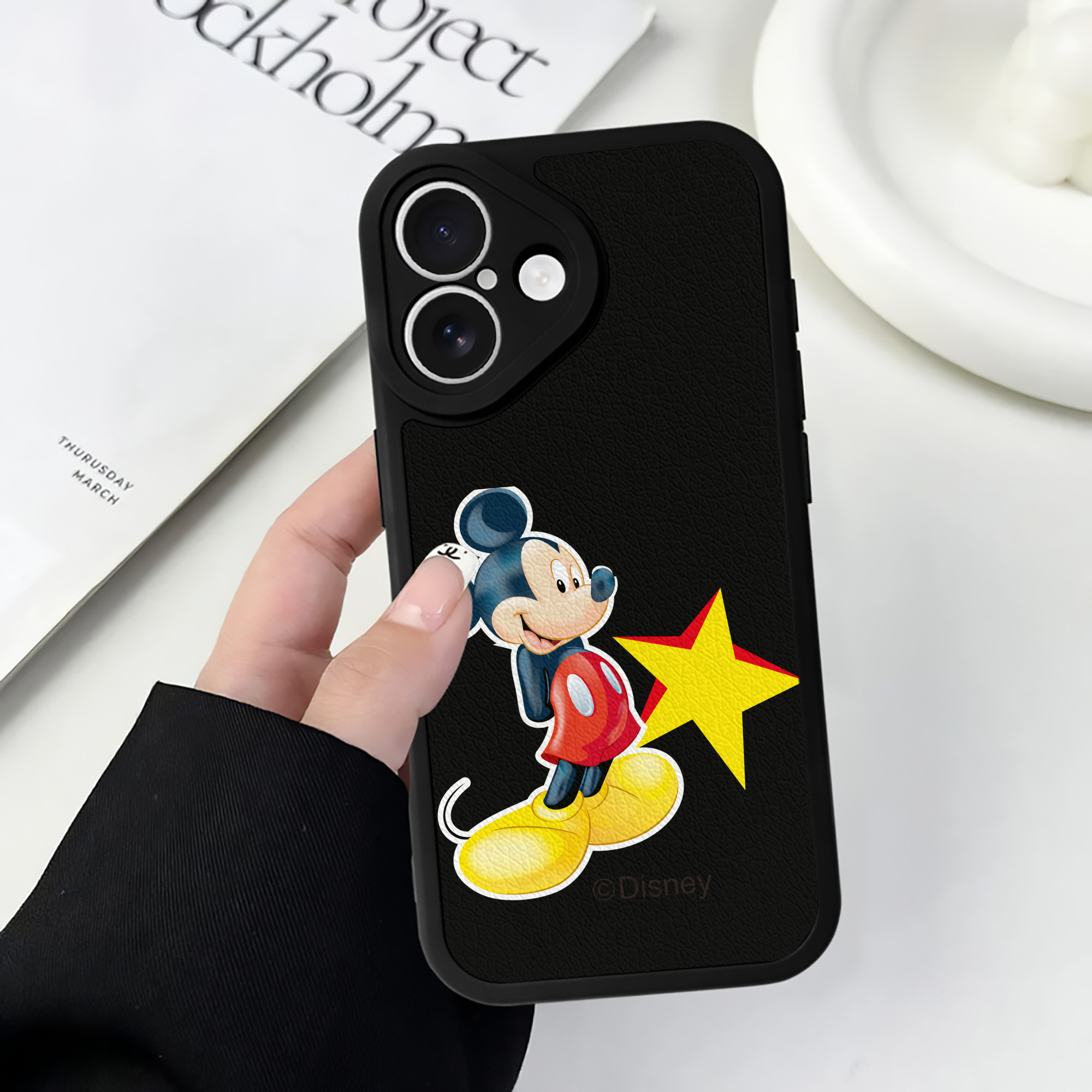 （画像用） ミッキーマウス Mickey Mouse 【iPhone 16シリーズ対応】シリコンスマホケース（レザー調） 材質：シリコン